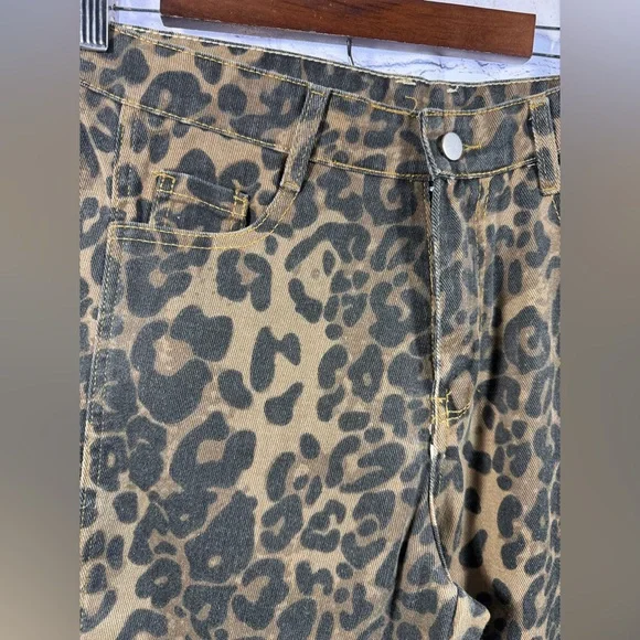 Woman’s Barrel Jean Cheetah Pants - Picture 3 of 7